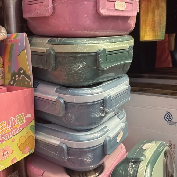 Labubu Bento box lick seal with silverware - Picture 4 of 4